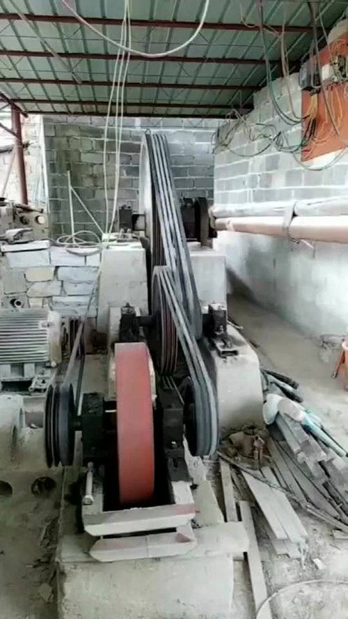 实拍工厂内一幕,原来绳子可以割开石头,这场面太震撼了